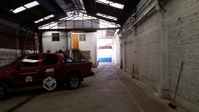 Amplia propiedad industrial Estación Central