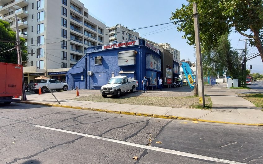 Amplio Local Avda. Las Condes 700m2