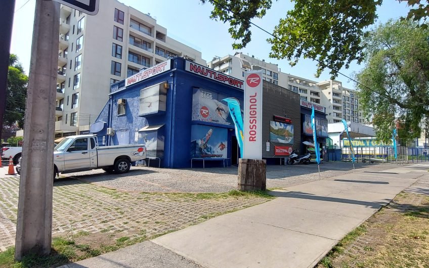 Amplio Local Avda. Las Condes 700m2