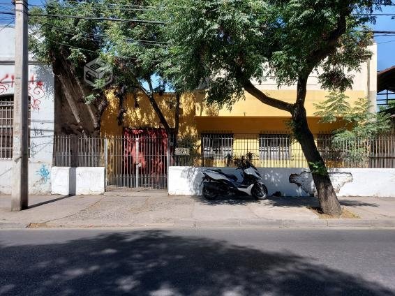 Casa comercial con Galpón Esperanza Santiago