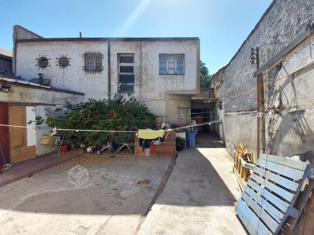 Casa comercial con Galpón Esperanza Santiago