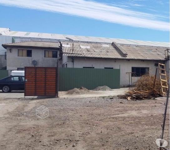 Propiedad industrial en El Bosque en venta