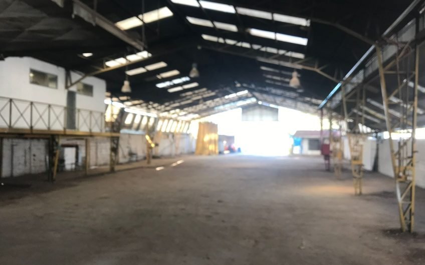 Galpón industrial La Granja, desarrollo industrial y Bodegajes 1200 m2.