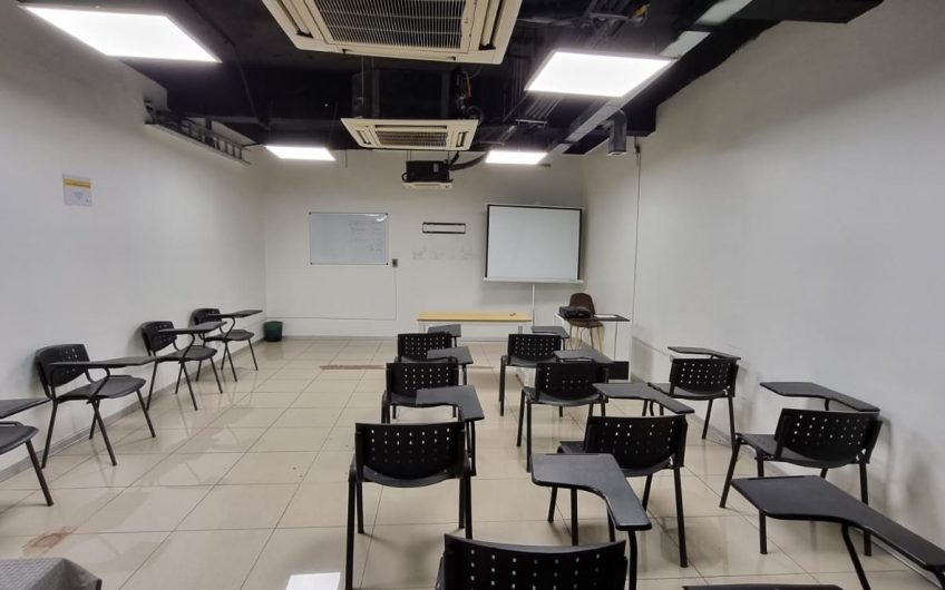 GRAN LOCAL COMERCIAL, EX CINE EN  GALERIA ALESSANDRI 1200 M2