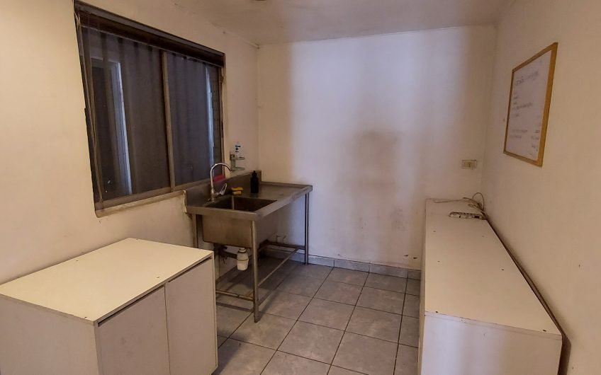 BODEGA CON OFICINAS ARRIENDO URETA COX LA CISTERNA 1500 M2