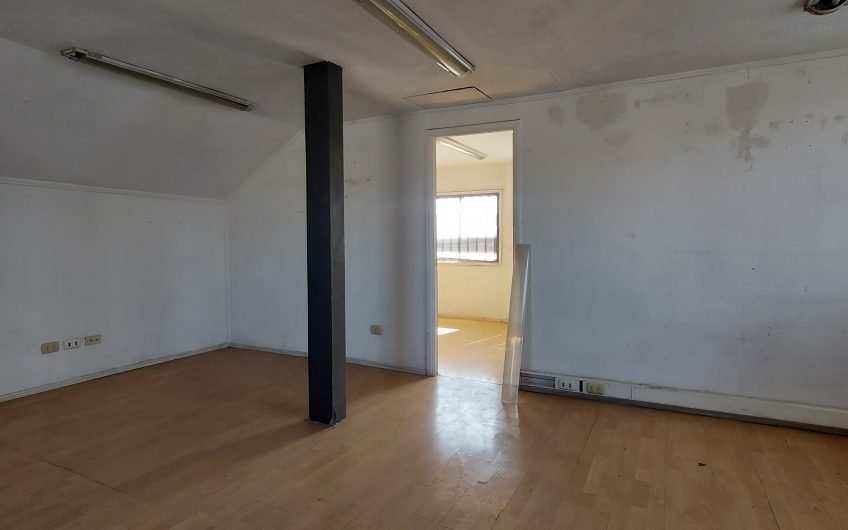BODEGA CON OFICINAS ARRIENDO URETA COX LA CISTERNA 1500 M2