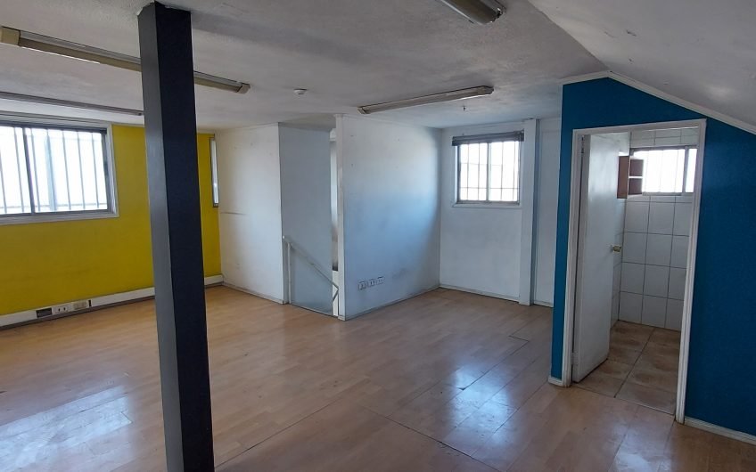 BODEGA CON OFICINAS ARRIENDO URETA COX LA CISTERNA 1500 M2