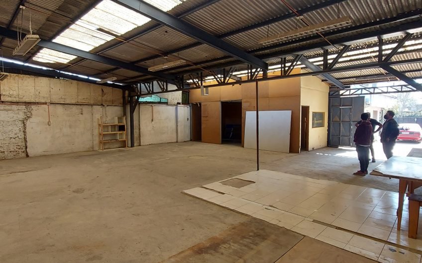 BODEGA CON OFICINAS ARRIENDO URETA COX LA CISTERNA 1500 M2