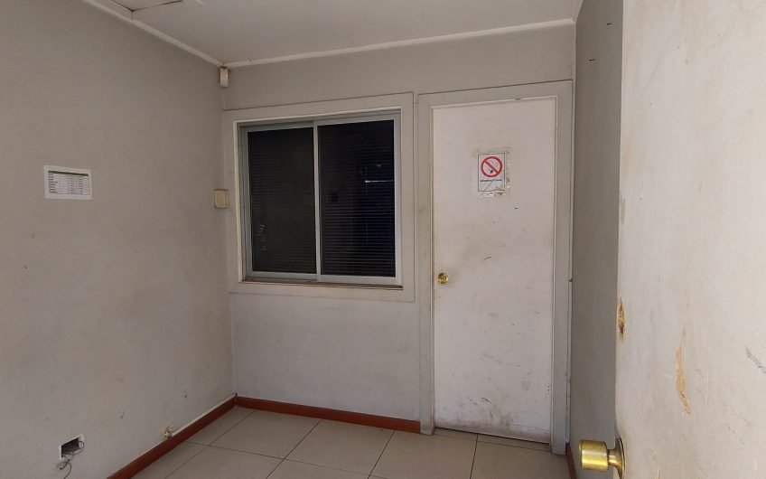 BODEGA CON OFICINAS ARRIENDO URETA COX LA CISTERNA 1500 M2