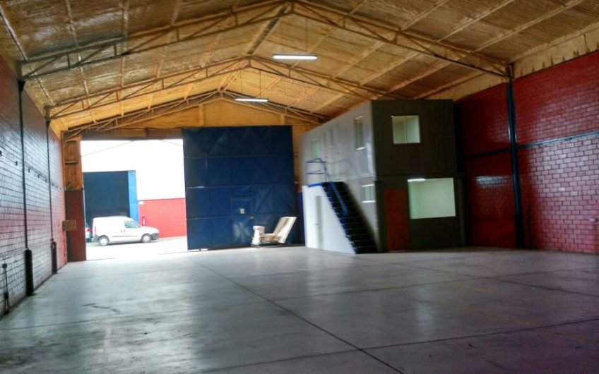 Galpón Industrial en Condominio Colina , 400 M2