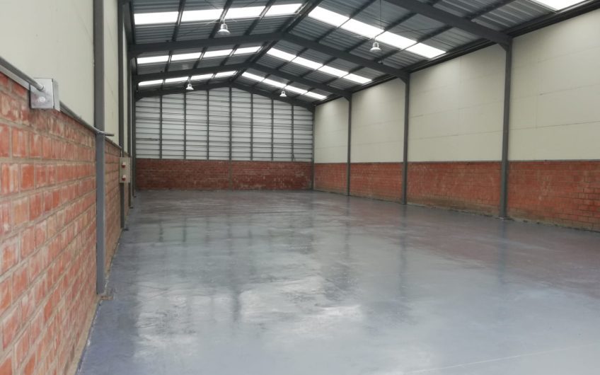 GALPON INDUSTRIAL EN CONDOMINIO LA PINTANA 360 M2