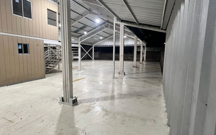 GALPON INDUSTRIAL 700 M2 ARRIENDO VESPUCIO ESQUINA PANAMERICANA