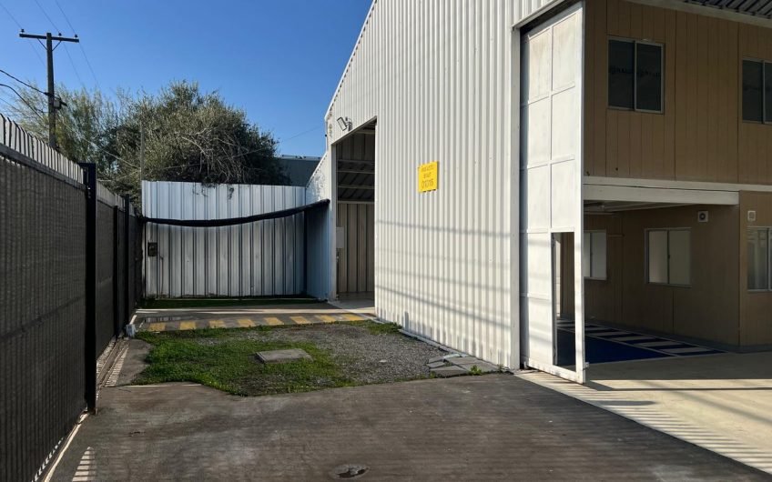 GALPON INDUSTRIAL 700 M2 ARRIENDO VESPUCIO ESQUINA PANAMERICANA