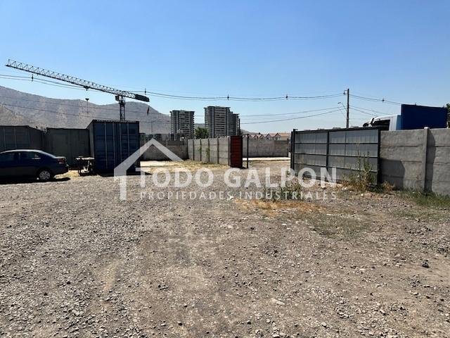 Galpón Industrial en Arriendo con Gran Patio en Huechuraba |  2.500 m²