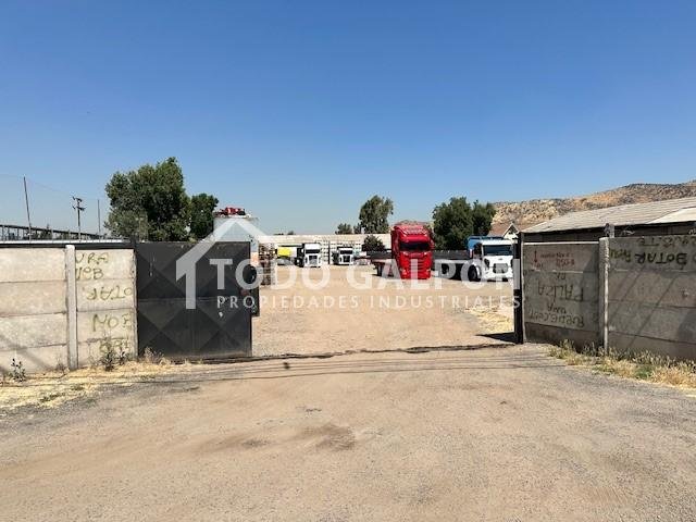 Galpón Industrial en Arriendo con Gran Patio en Huechuraba |  2.500 m²