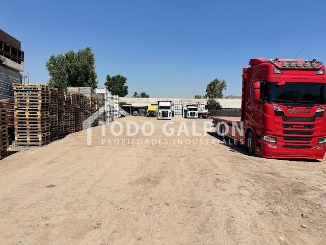 Galpón Industrial en Arriendo con Gran Patio en Huechuraba |  2.500 m²