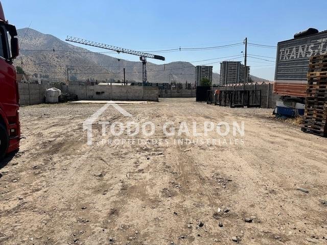 Galpón Industrial en Arriendo con Gran Patio en Huechuraba |  2.500 m²
