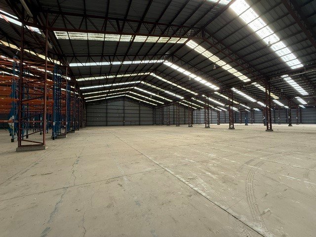 BODEGA INDUSTRIAL 1570 M2 LO BOZA