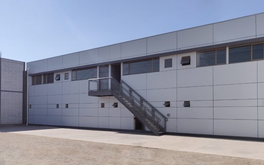 LOCAL COMERCIAL Y OFICINAS ARRIENDO