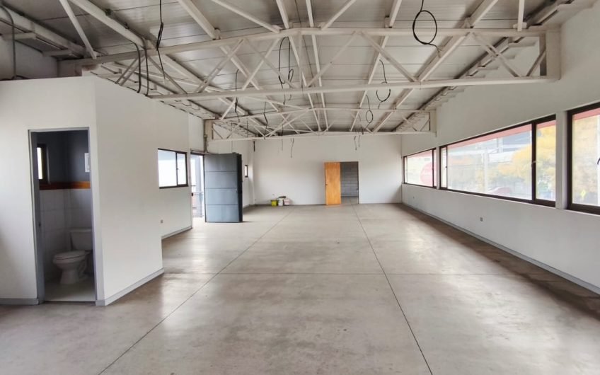 LOCAL COMERCIAL Y OFICINAS ARRIENDO