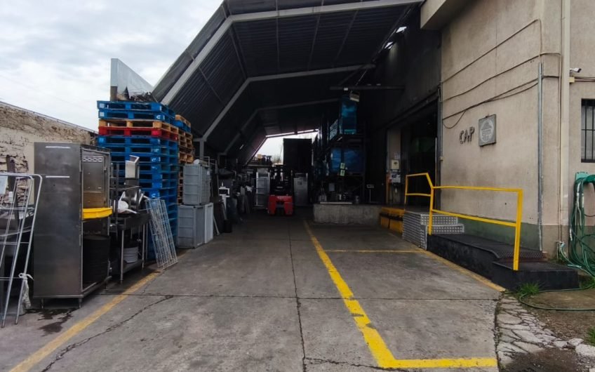 PROPIEDAD INDUSTRIAL EN PARQUE LA REINA
